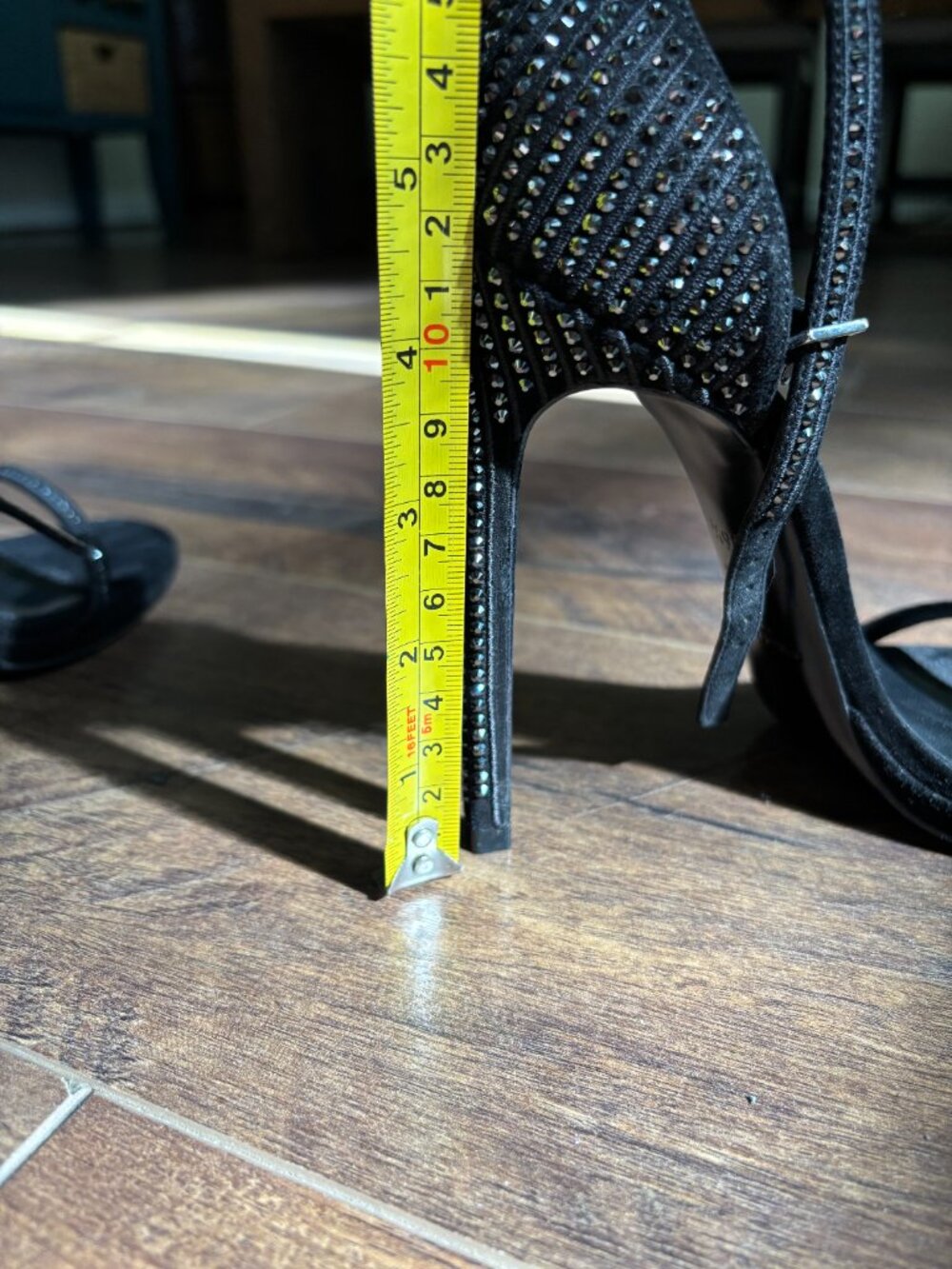Saint Laurent studded strappy black stiletto - Picture 11 of 11